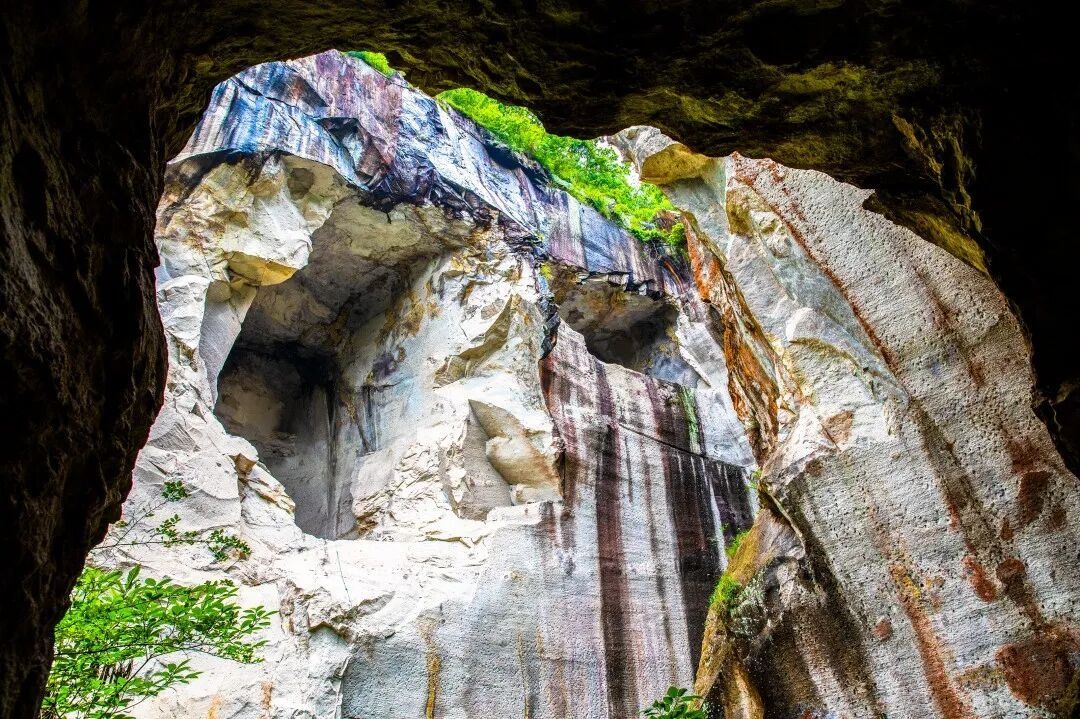 台州影视外景探地:温岭城东街道萧南村皇洞天——岩壁褶皱里的“奇幻叙事盒”(图3) 台州影视外景探地:温岭城东街道萧南村皇洞天——岩壁褶皱里的“奇幻叙事盒”(图3)