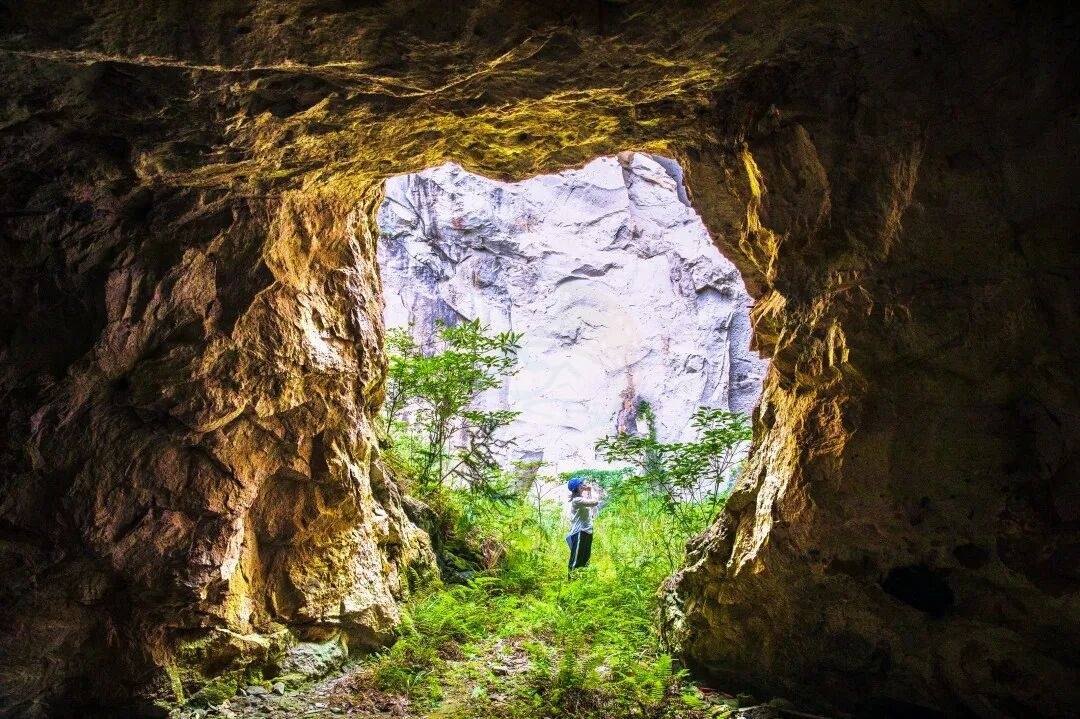 台州影视外景探地:温岭城东街道萧南村皇洞天——岩壁褶皱里的“奇幻叙事盒”(图6) 台州影视外景探地:温岭城东街道萧南村皇洞天——岩壁褶皱里的“奇幻叙事盒”(图6)