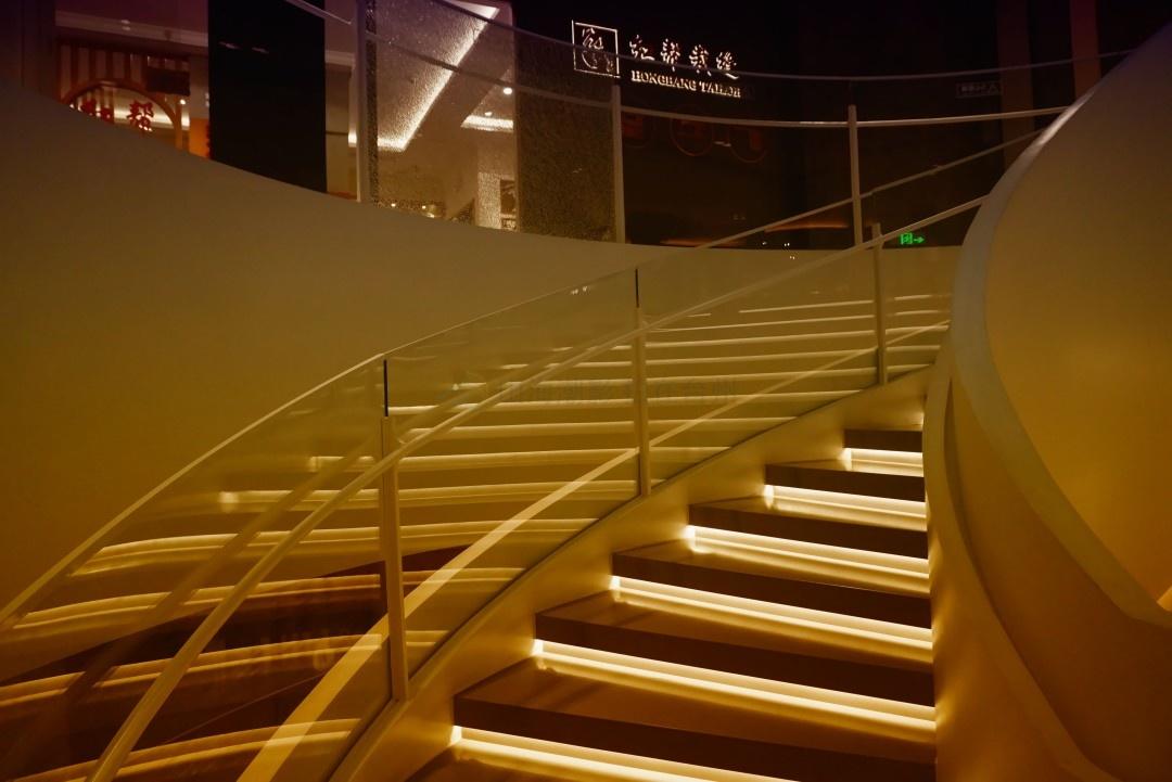 椒江葭沚腾达中心网红楼梯：空间艺术与影视镜头的完美碰撞(图7)
