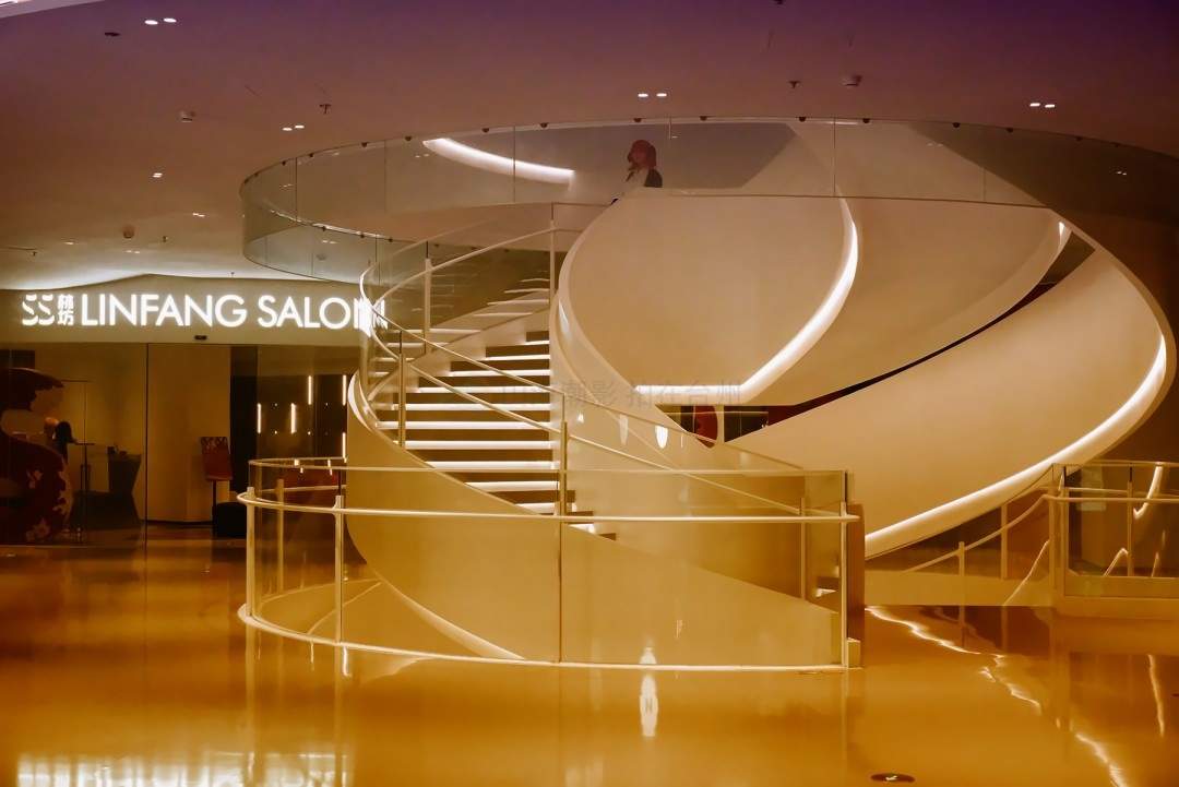 椒江葭沚腾达中心网红楼梯：空间艺术与影视镜头的完美碰撞(图1)