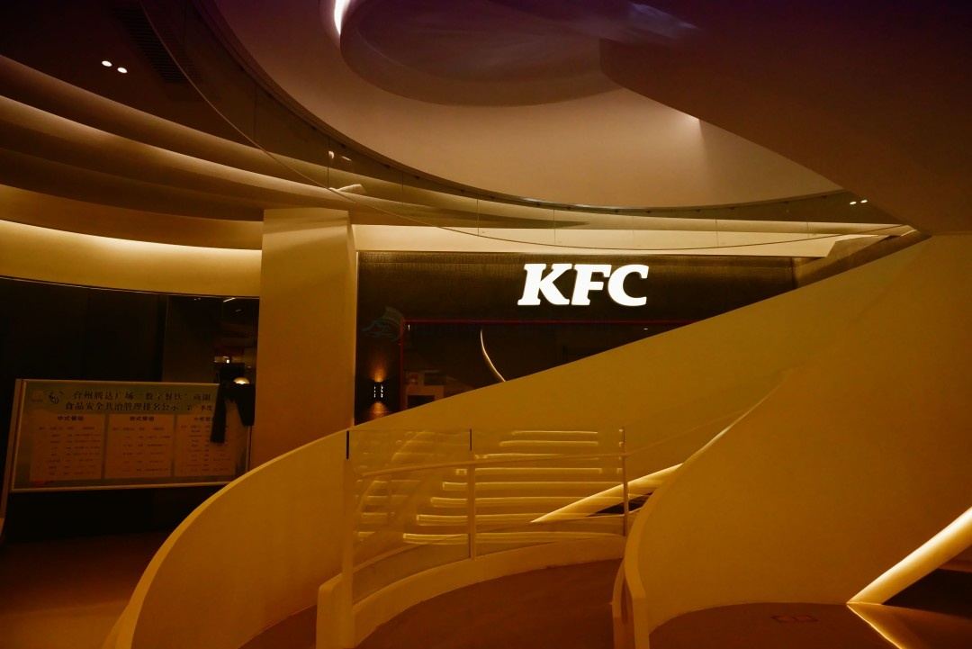 椒江葭沚腾达中心网红楼梯：空间艺术与影视镜头的完美碰撞(图3)