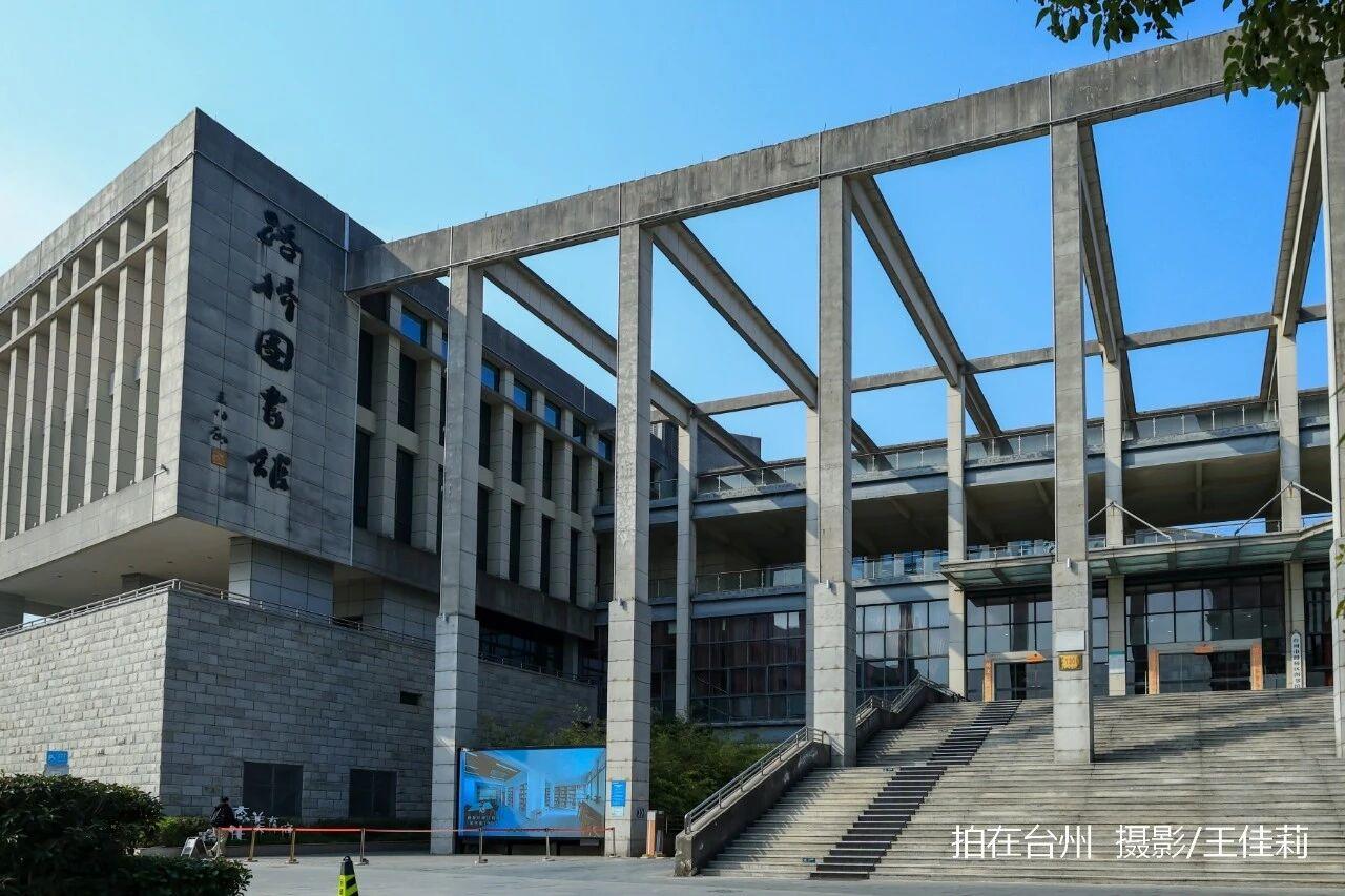 台州路桥这个国家一级图书馆，拍剧不用搭景(图1)
