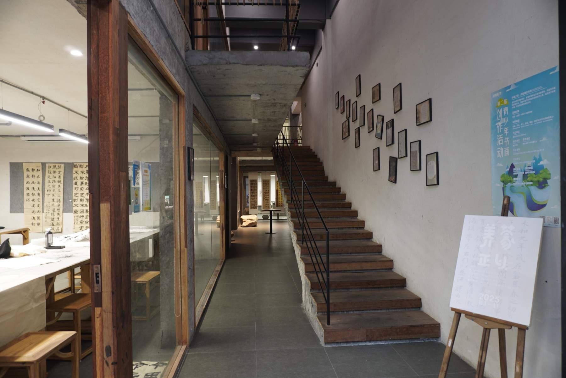 路桥古玩城陶冶屋书法馆：绳梯与墨香的影视文艺空间(图4)