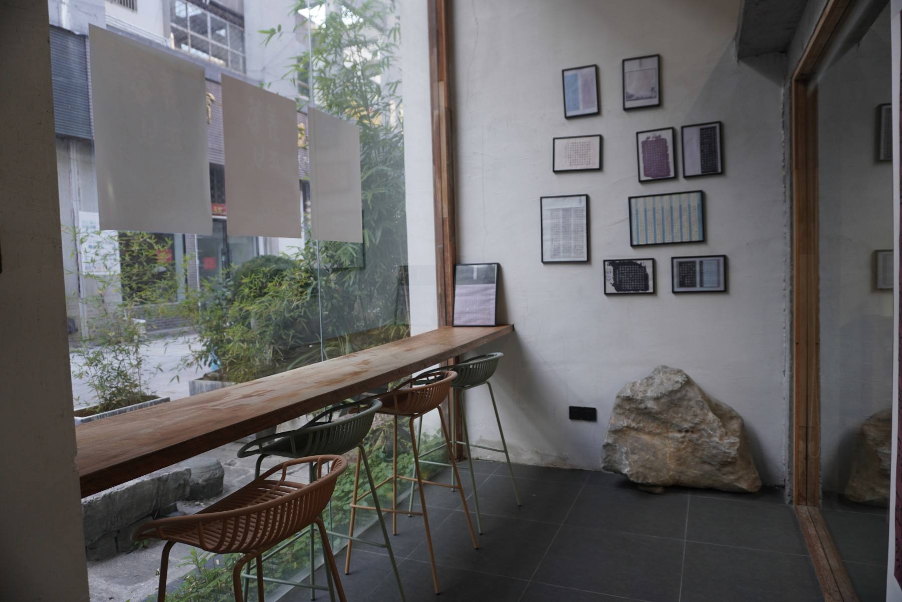 路桥古玩城陶冶屋书法馆：绳梯与墨香的影视文艺空间(图8)