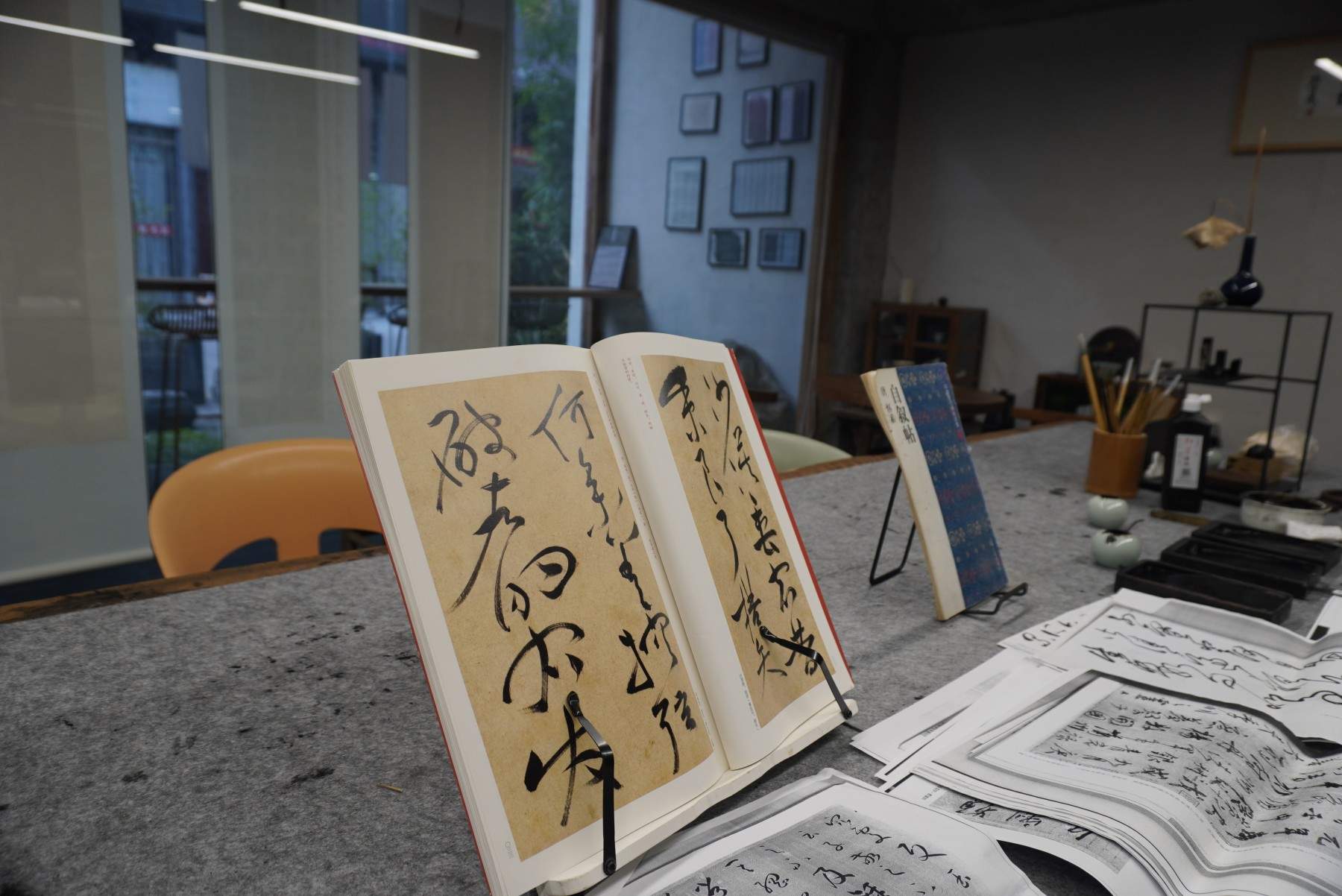 路桥古玩城陶冶屋书法馆：绳梯与墨香的影视文艺空间(图12)