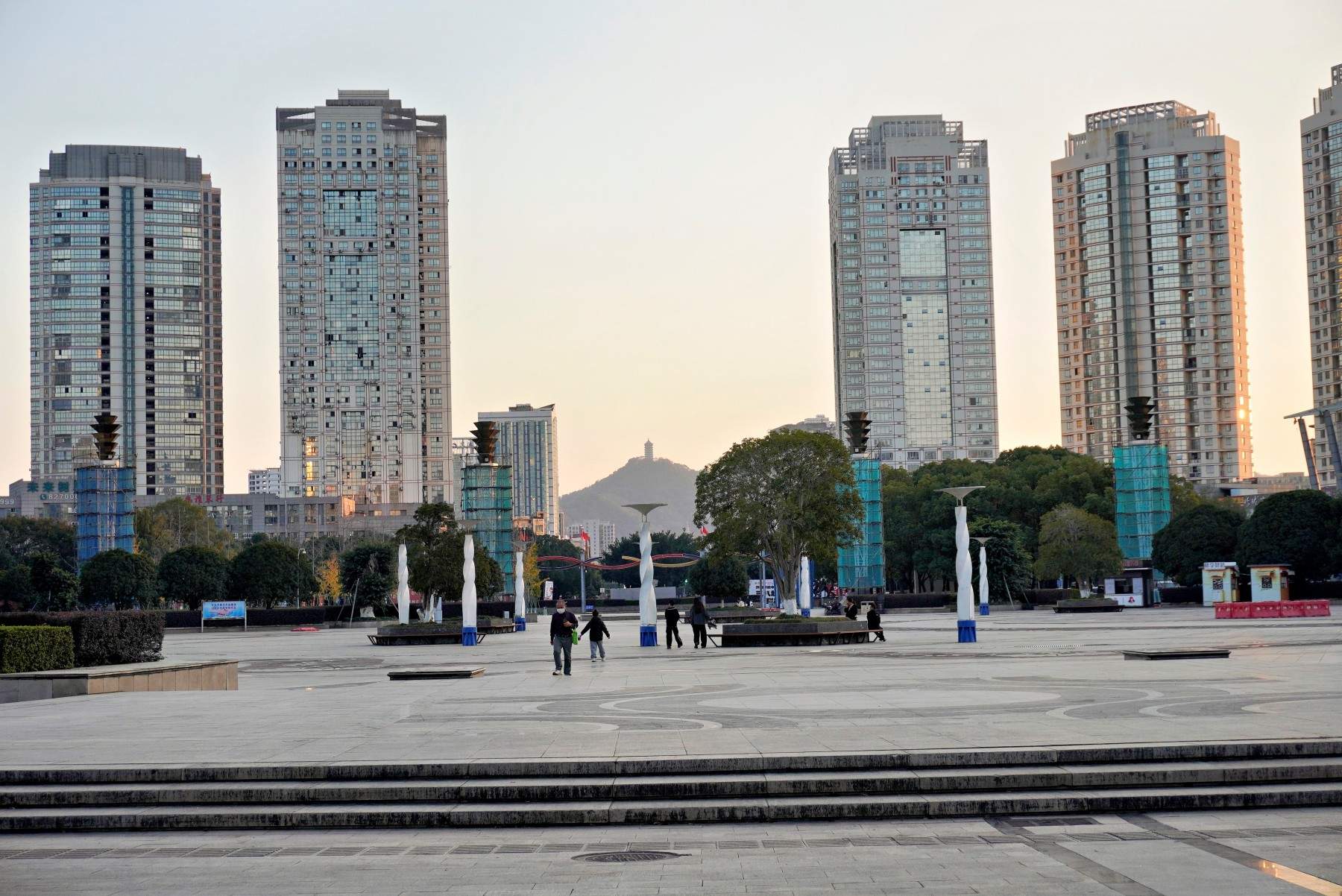 台州路桥世纪广场 现代都市微短剧影视外景优选地(图3) 台州路桥世纪广场 现代都市微短剧影视外景优选地(图3)