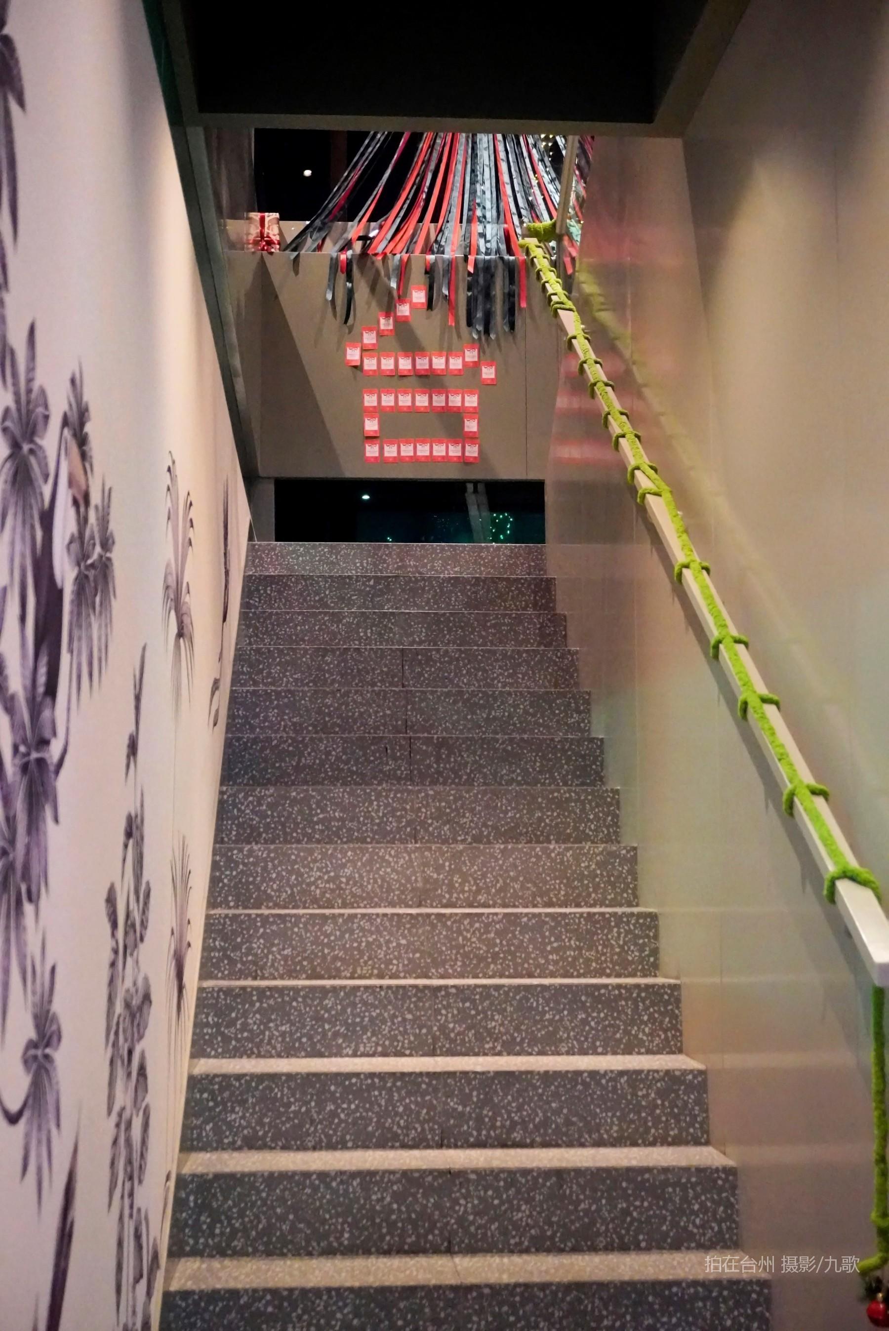 星巴克台州路桥店：都市微短剧的梦幻取景地(图13)