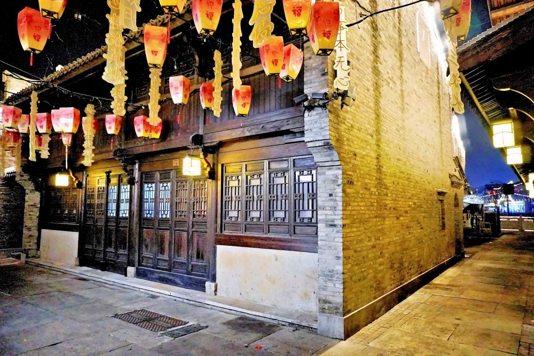 路桥十里长街夜景：微短剧里的古韵华章(图5)