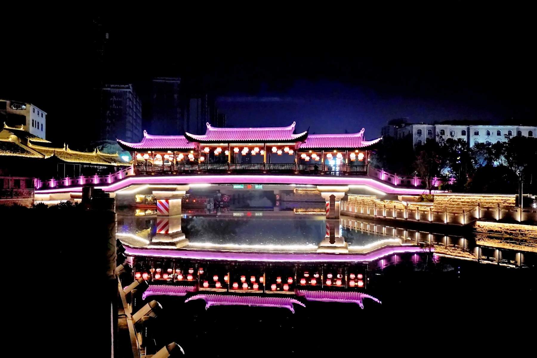 路桥十里长街夜景：微短剧里的古韵华章(图1)