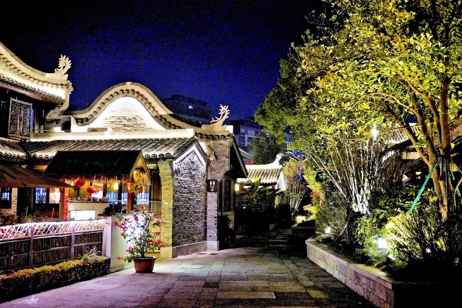 路桥十里长街夜景：微短剧里的古韵华章(图6)