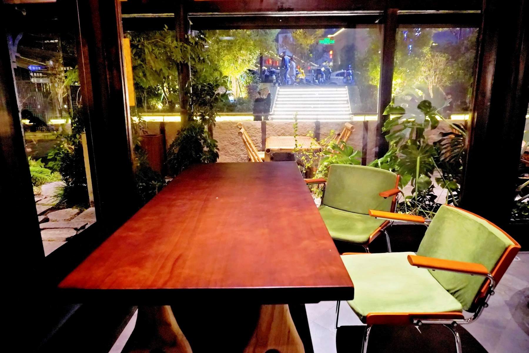 十里长街啡蝉咖啡餐厅：微短剧拍摄的文艺打卡地(图2)