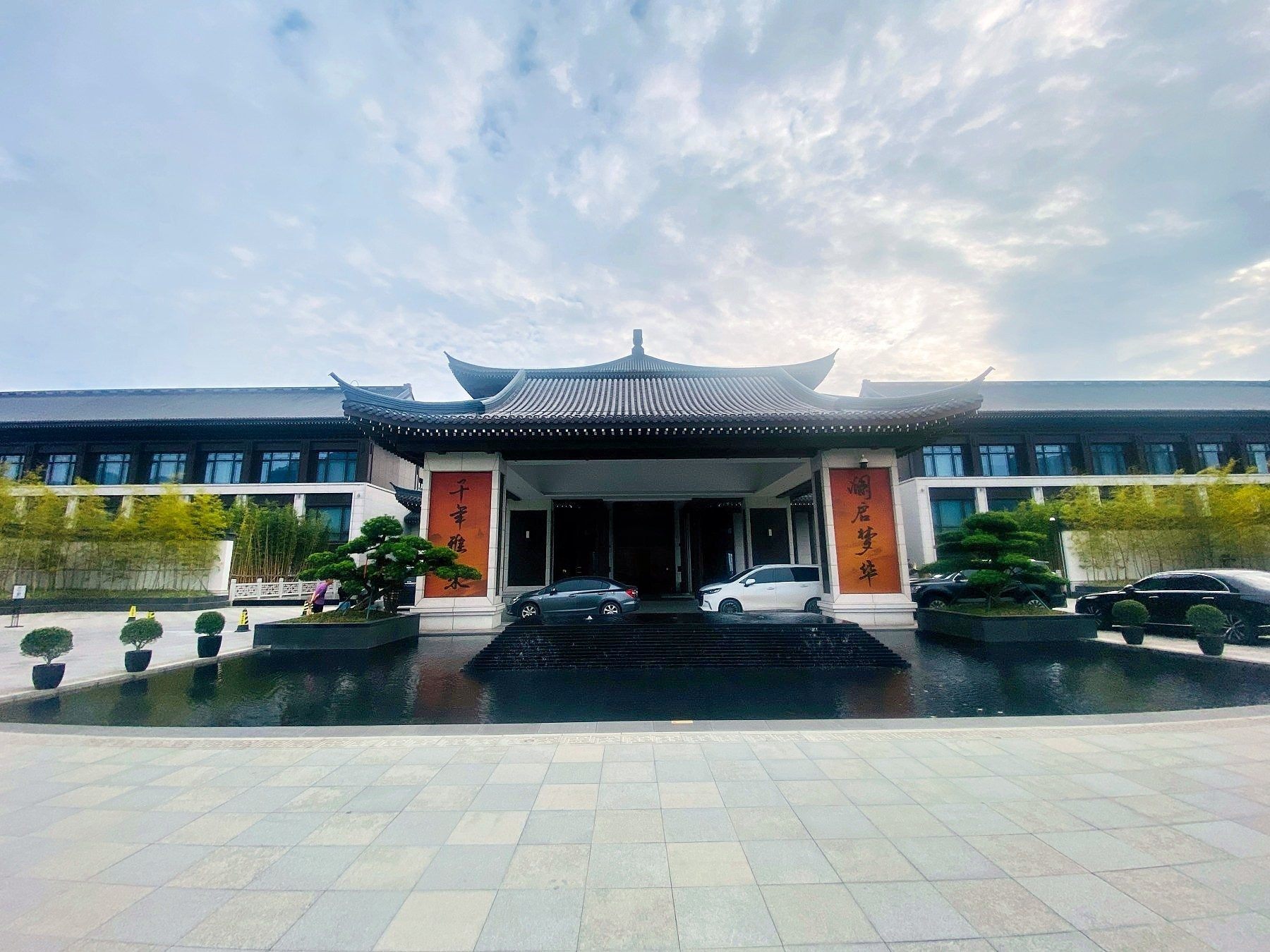 解锁路桥桐屿街道君澜・飞龙山庄，开启路桥微短剧拍摄新旅程(图1)