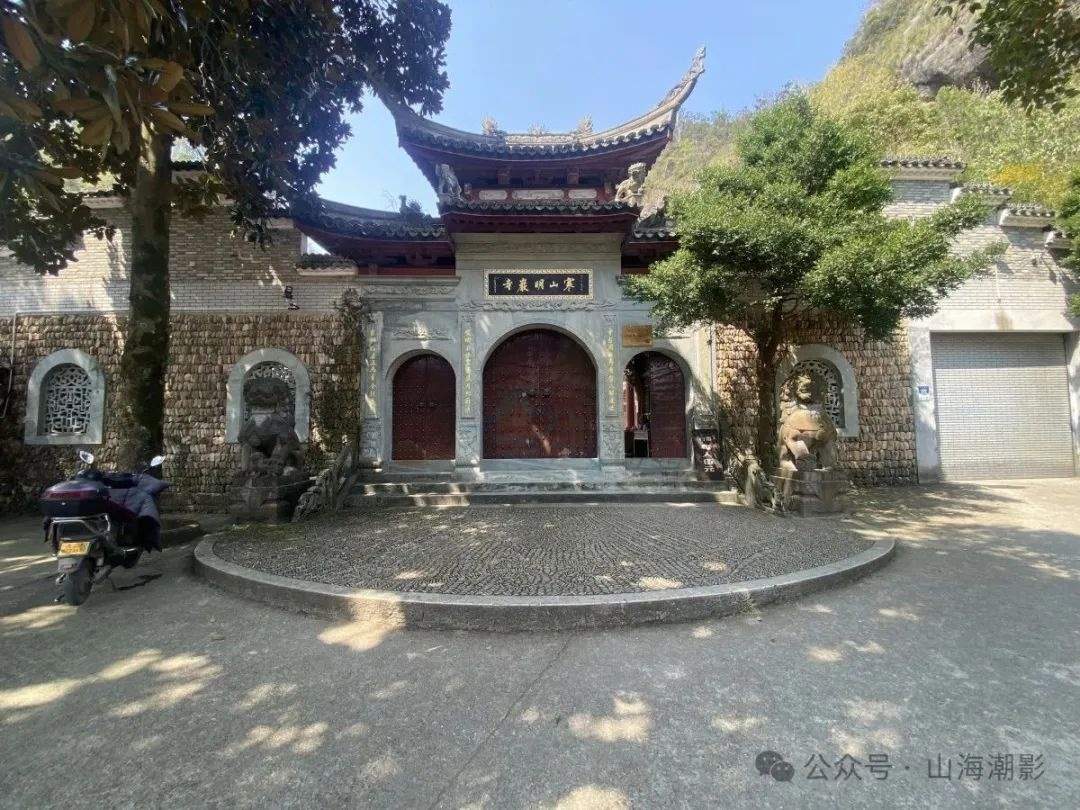 崖壁藏禅境・光影绘奇观 ——拍在台州力荐明岩寺影视取景地(图1)