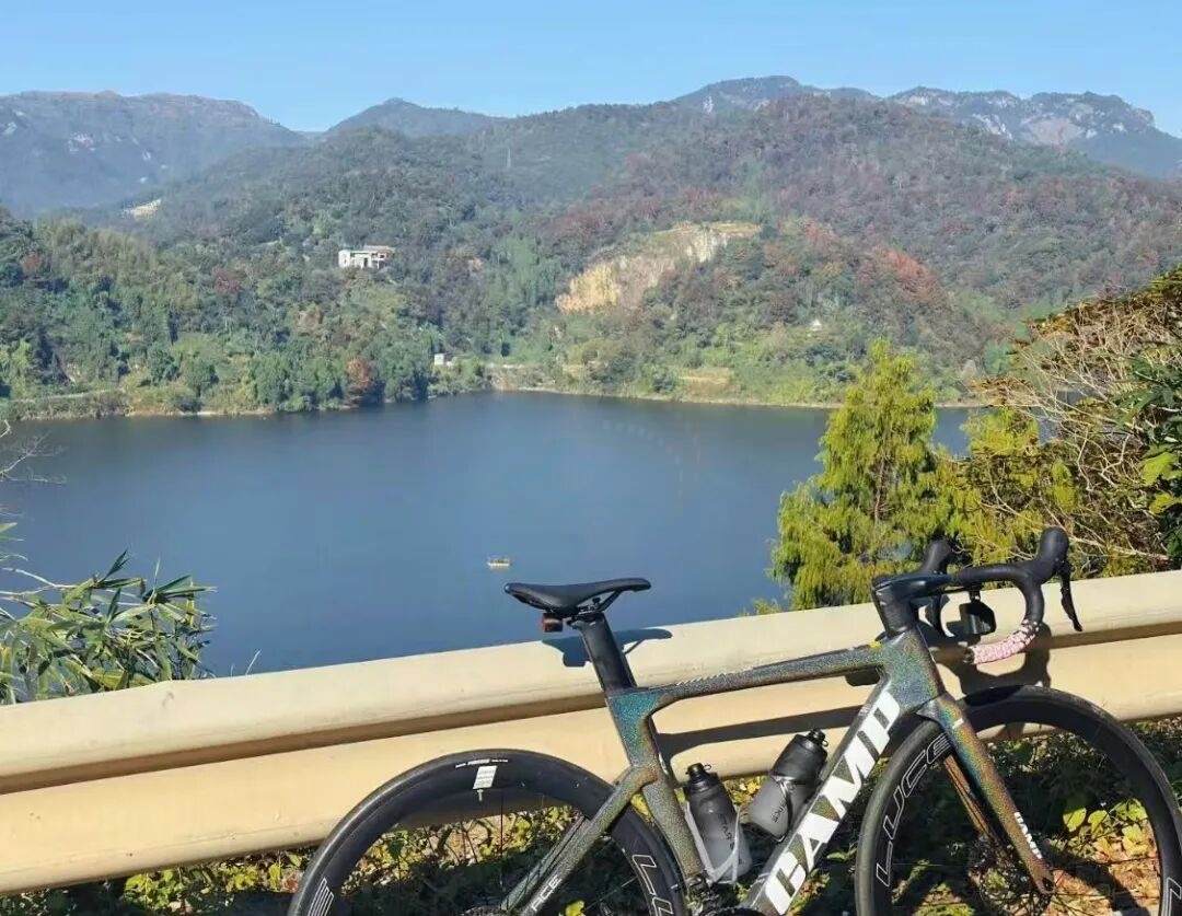 临海杜桥溪口水库|原生态露营地，影视里“松弛感山野生活”的真实样本(图4)