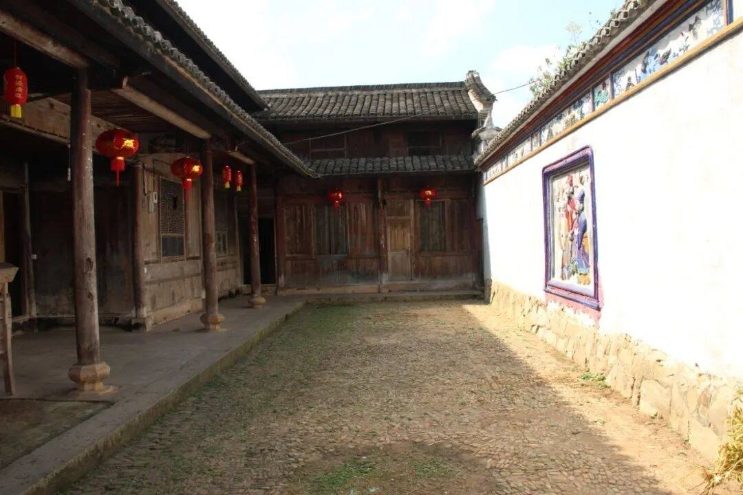 岭根村的影视感：百岁坊、古驿道、将军故居，每处都有戏(图2)