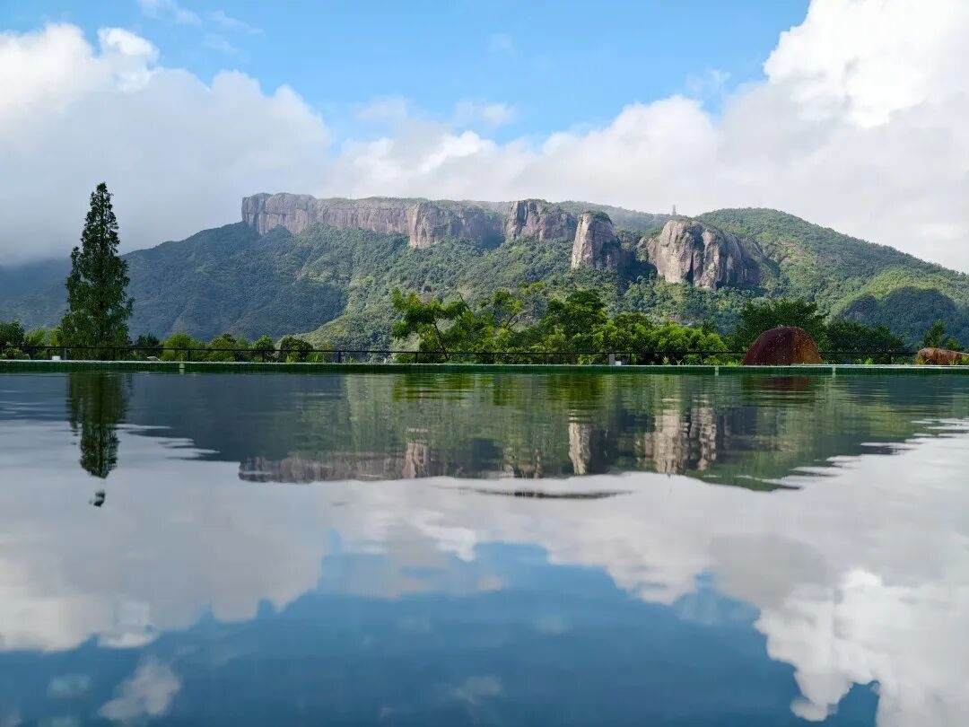 温岭喜樾山：方山脚下的“生活感影视场景矩阵” ——从仙侠山林到都市度假，每一寸空间都藏着“可拍的生活”(图1)