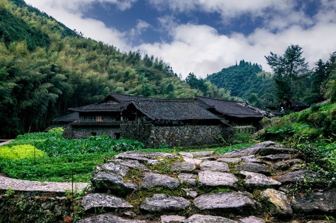 临海尤溪平坑・灰坑古村|明末廊房+康熙石拱，天然