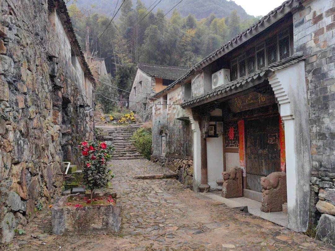 临海小芝胜坑古村：八百年石屋群落里的影视叙事密码(图2)