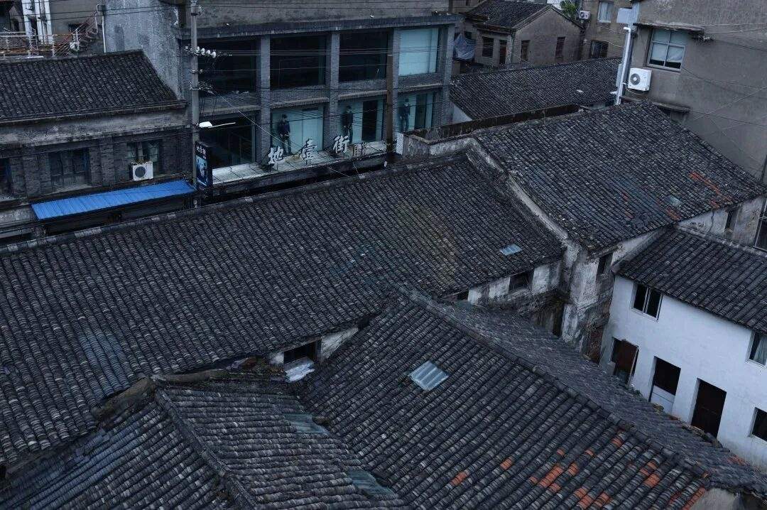 玉环楚门老十字街：千年商埠的光影肌理与烟火叙事 ——解锁“井”字街巷里的历史景深与现代活力(图1)