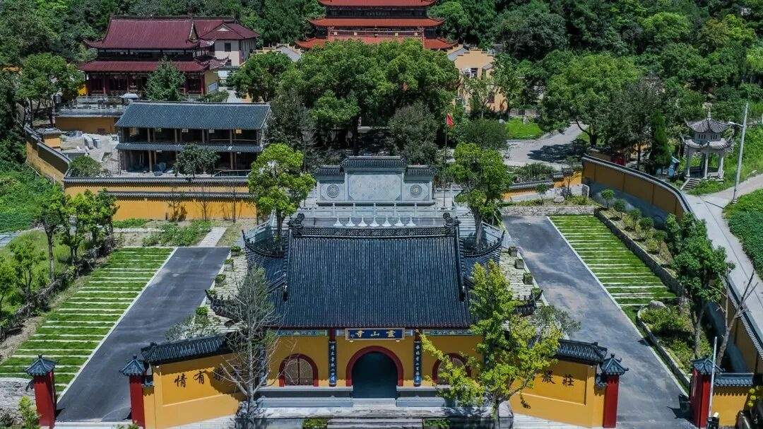 玉环楚门灵山寺：禅林古刹里的光影禅意与时空叙事(图2)