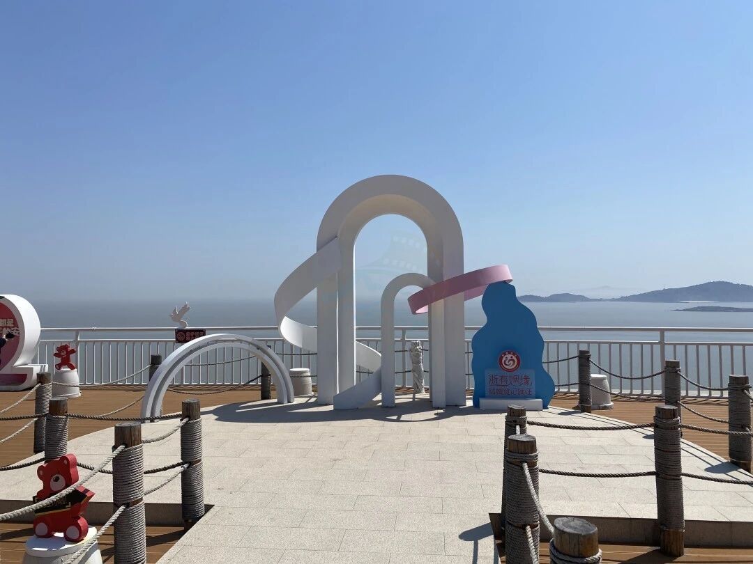 玉环上栈头景区：悬崖边的山海影视剧场 ——1.5公里滨海栈道串起悬崖、海景与浪漫叙事(图1)