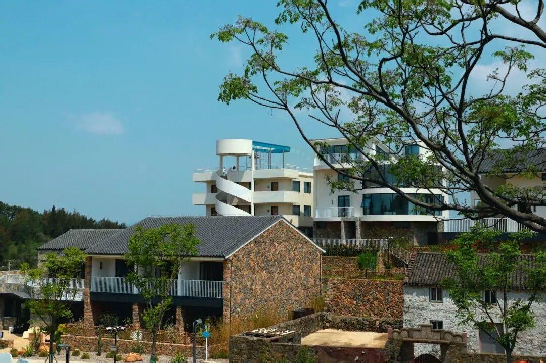 忘忧花园·鸡山理想村：山海田园间的“治愈系影视盲盒”(图4)