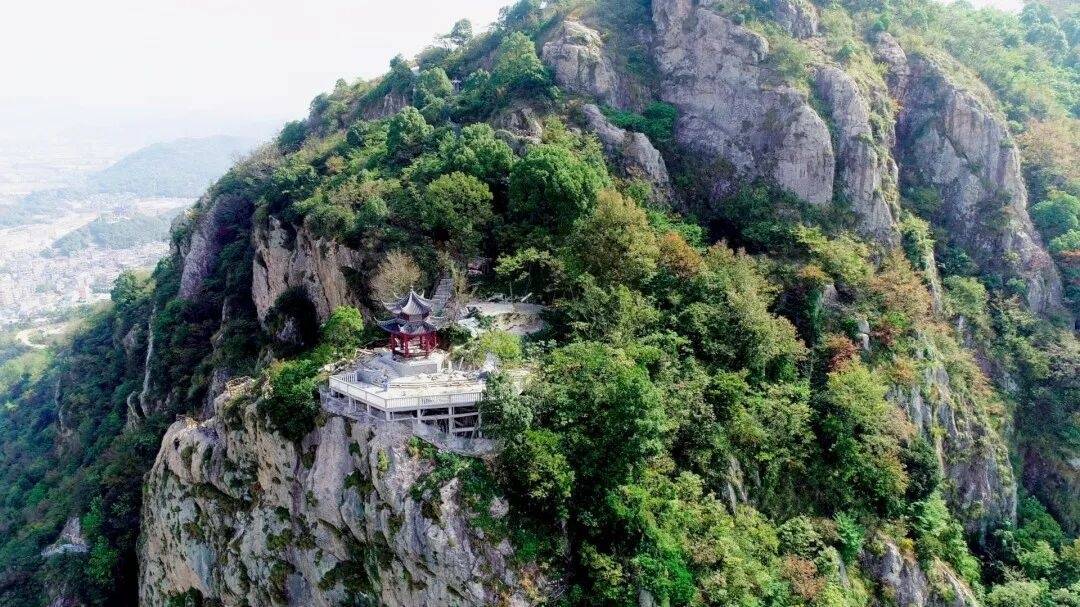 玉环芦浦百丈岩：309米山巅的“禅意光影场”(图1)