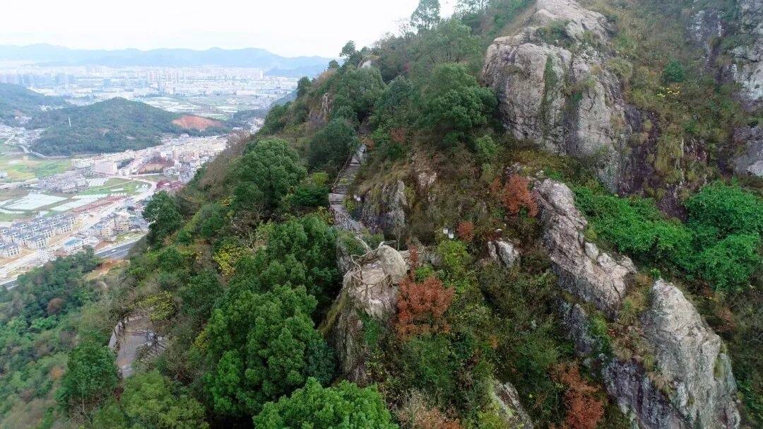 玉环芦浦百丈岩：309米山巅的“禅意光影场”(图3)