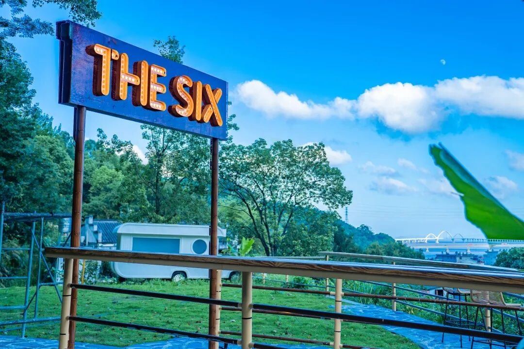 玉环“THE SIX”咖啡馆：瀑布雨林间的影视造梦场，沙滩和瀑布共鸣(图5)