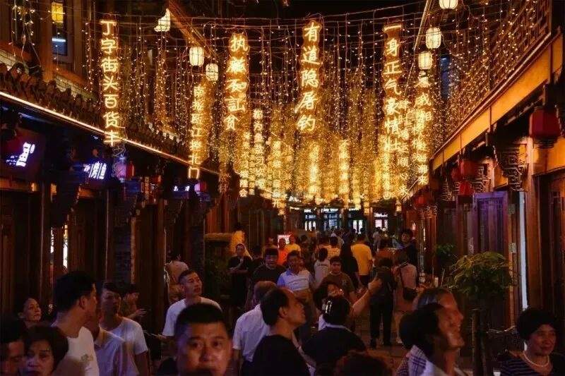 玉环西青街：百年老街的光影记忆库(图2)