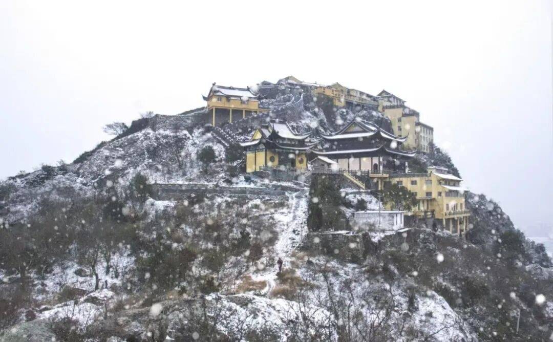 温岭箬横白峰山：云岚叠嶂间的“山海光影片场”(图1)