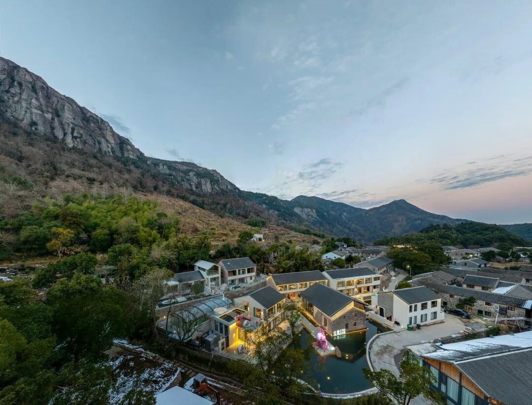 温岭温峤尘境·峨嵋汤泉民宿：民宿集群×山水肌理，解锁田园治愈系影视外景新范式(图3)