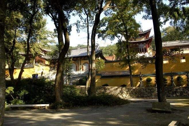 温岭温峤小明因讲寺：宋韵古建与禅意生态交织的“影视诗性场”(图3)