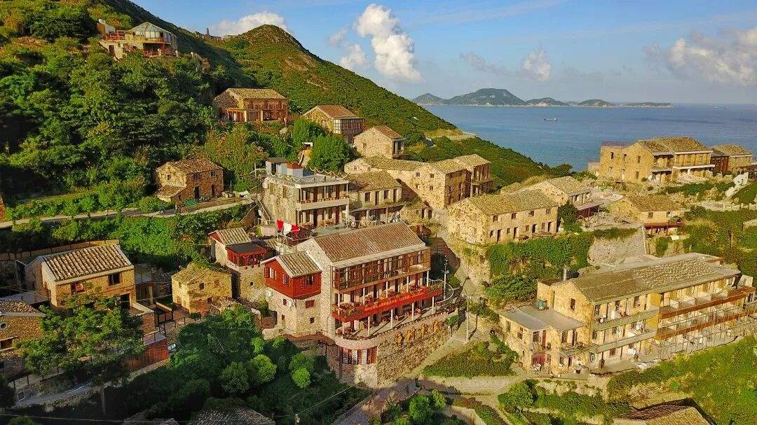 温岭石塘镇海利村：石屋山海肌理×滨海渔家记忆×晨昏光影秘境，构建“全维度渔港影视外景库”(图1)