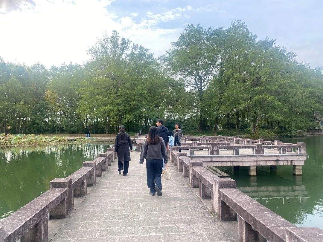 仙居神仙居游客中心：山水灵韵与建筑美学交织的影视外景新坐标(图4)