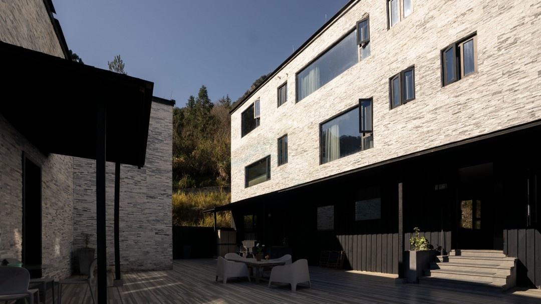 推开窗，山雾漫进房间｜仙居这家民宿，成了剧组“藏