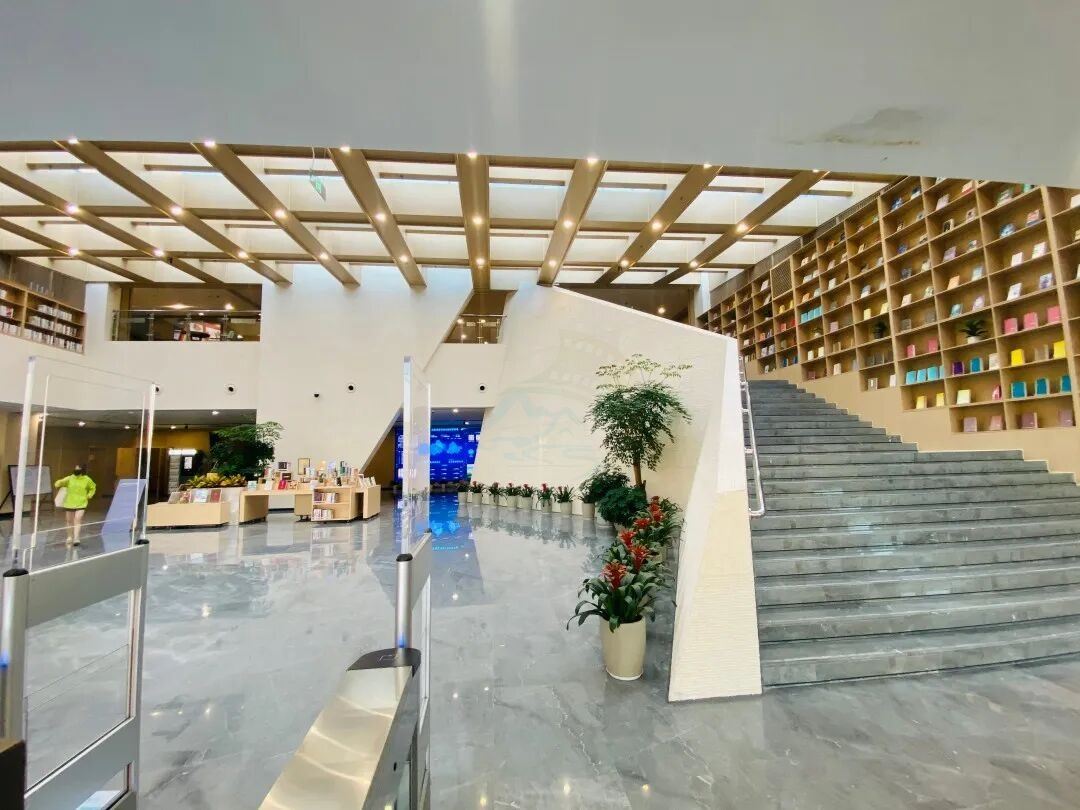 仙居图书馆：文墨里的“影视知识客厅”(图2)