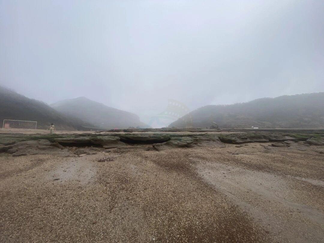 在三门找到雾中海滩!牛轭山的礁与石,藏着电影感(图4) 在三门找到雾中海滩!牛轭山的礁与石,藏着电影感(图4)