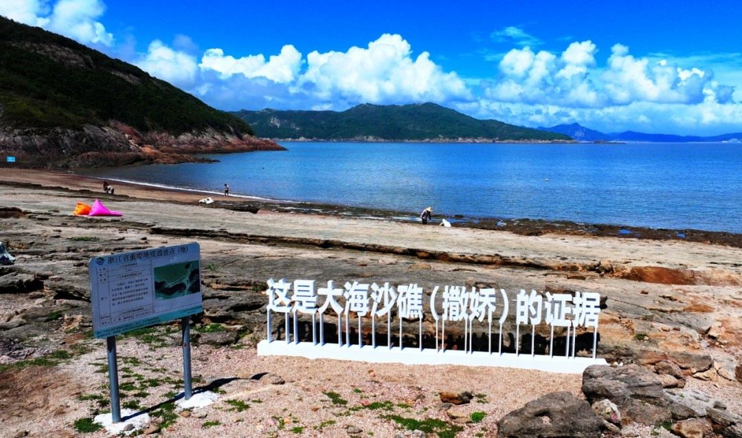 在三门找到雾中海滩！牛轭山的礁与石，藏着电影感