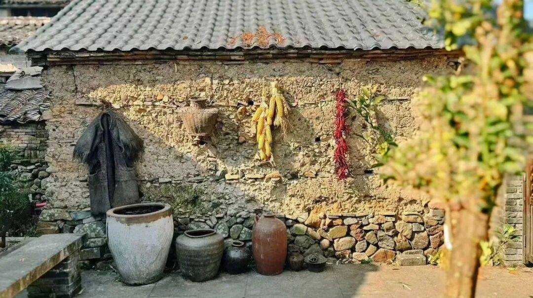 旧物藏温情，古巷锁时光｜三门亭旁时光小店，打开“怀旧叙事”影视盲盒(图3)