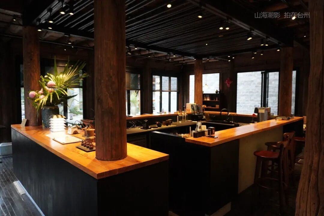 椒江麓二抹茶店：葭沚老街里的“复古取景盒” 影视小店场景(图2)