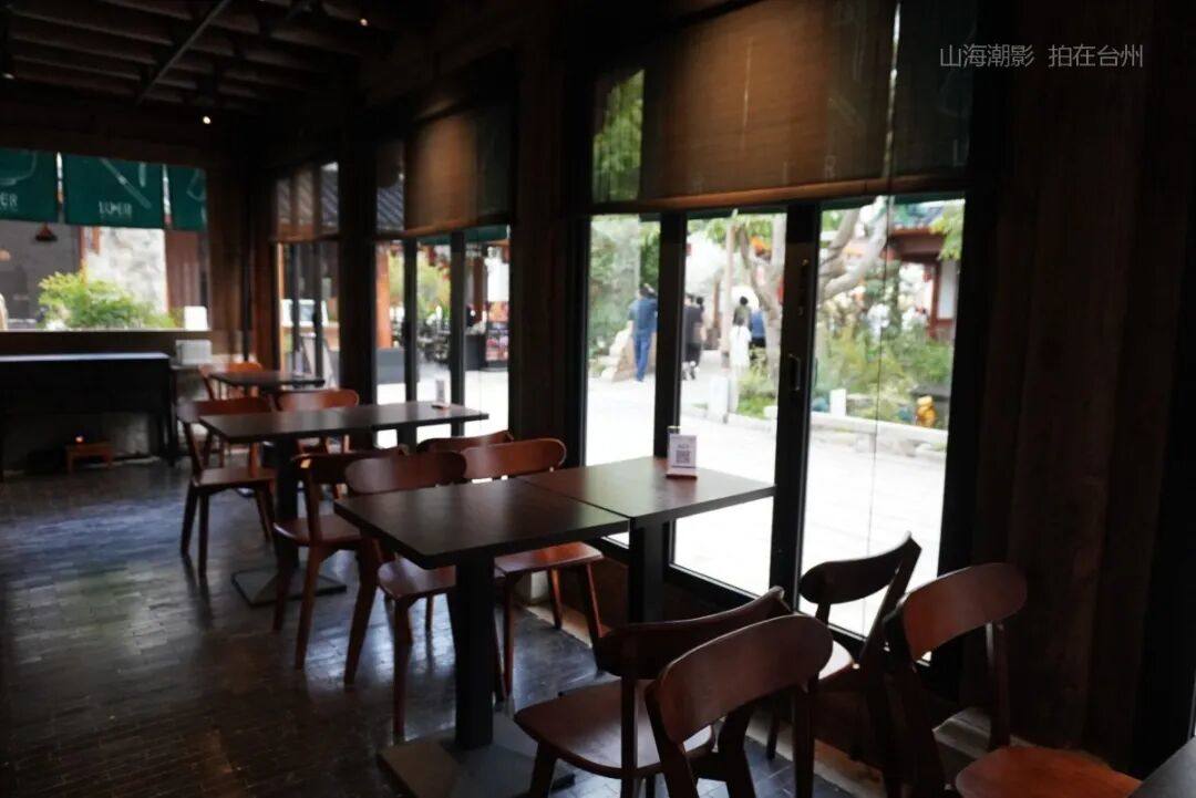 椒江麓二抹茶店：葭沚老街里的“复古取景盒” 影视小店场景(图3)