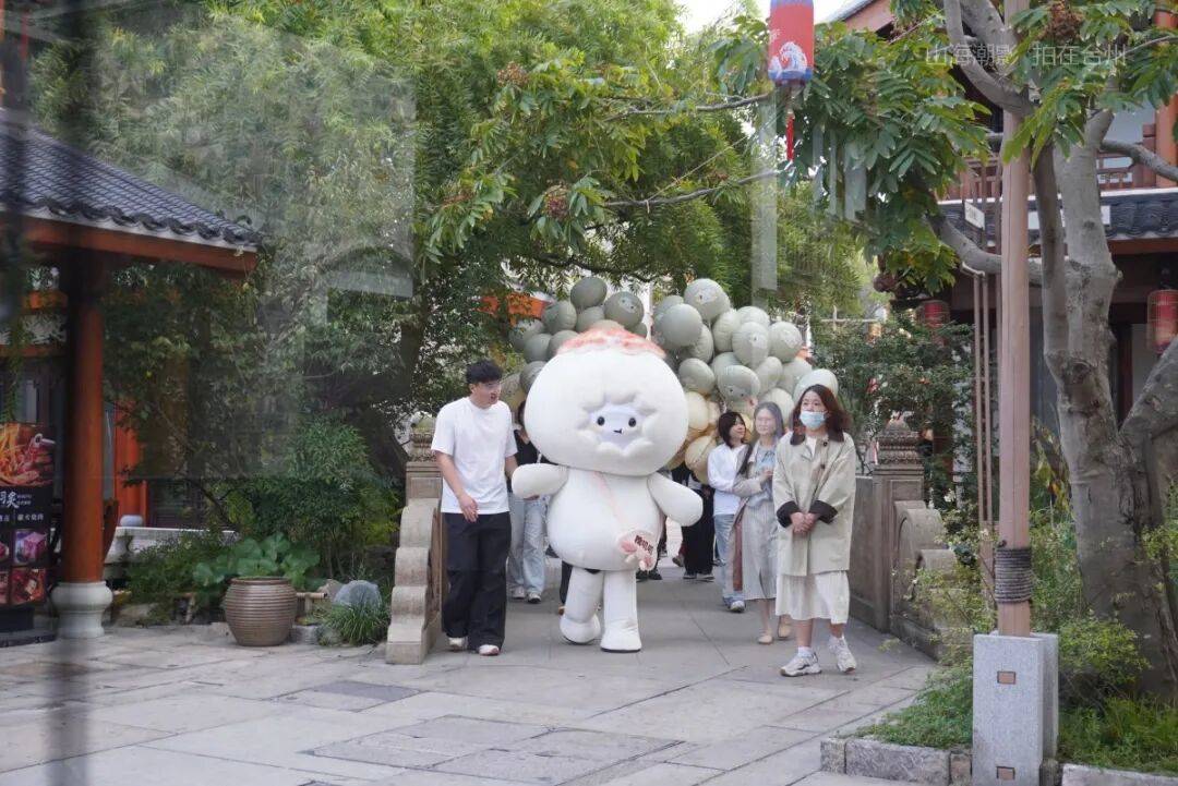 椒江麓二抹茶店：葭沚老街里的“复古取景盒” 影视小店场景(图4)