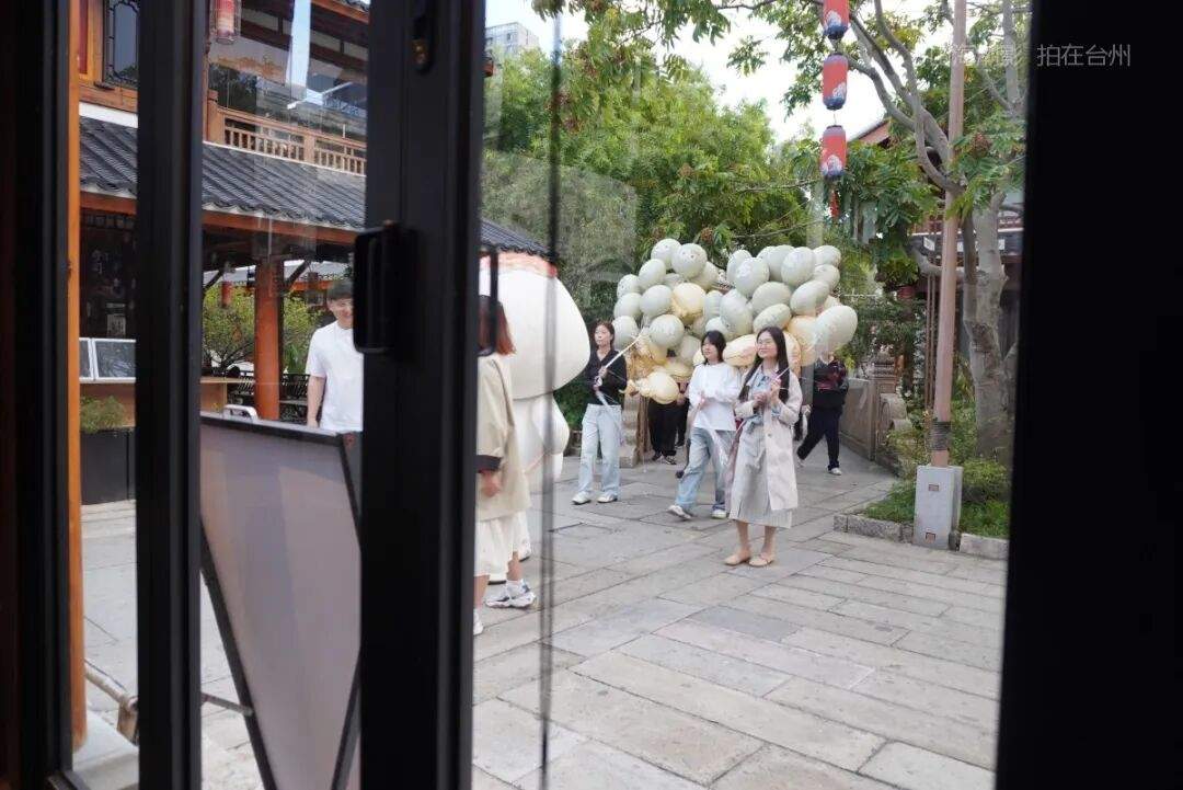 椒江麓二抹茶店：葭沚老街里的“复古取景盒” 影视小店场景(图8)