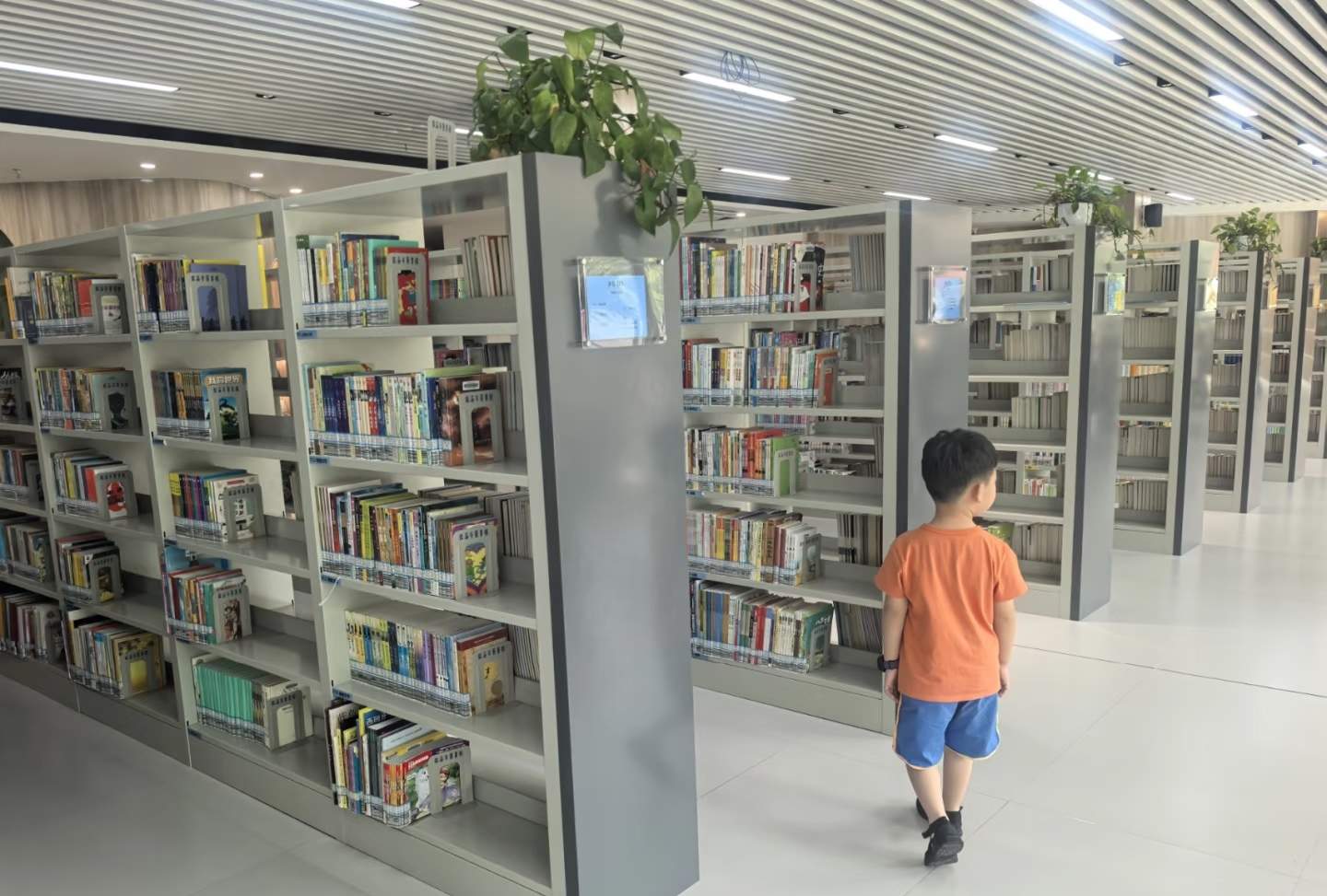 临海市图书馆临海小学协成路分馆(图6)