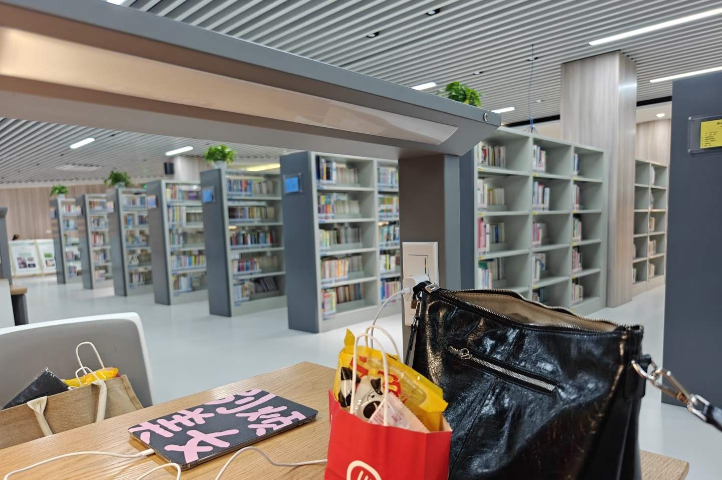 临海市图书馆临海小学协成路分馆(图4)