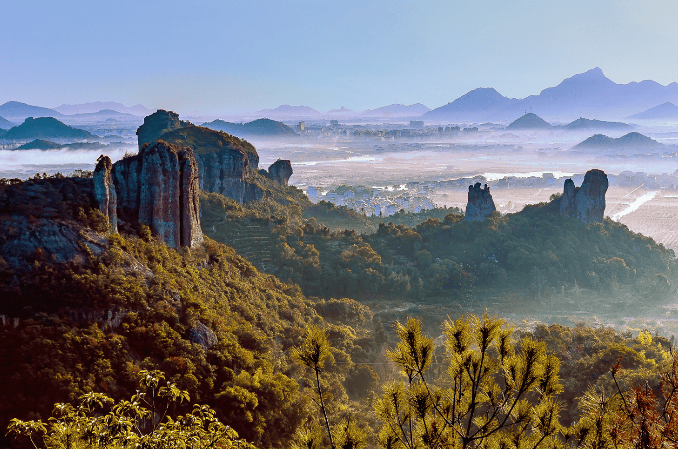 临海桃渚石柱灵峰（农田、低山、村庄、日出