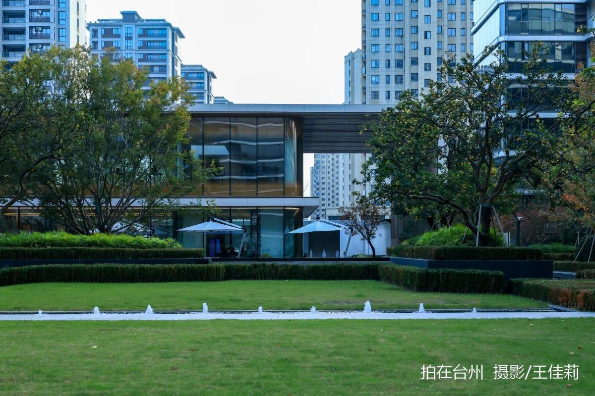 路桥四季辰院美学生活馆,集小区会所、游泳池、综合体办公楼于一体的美术空间(图5) 路桥四季辰院美学生活馆,集小区会所、游泳池、综合体办公楼于一体的美术空间(图5)