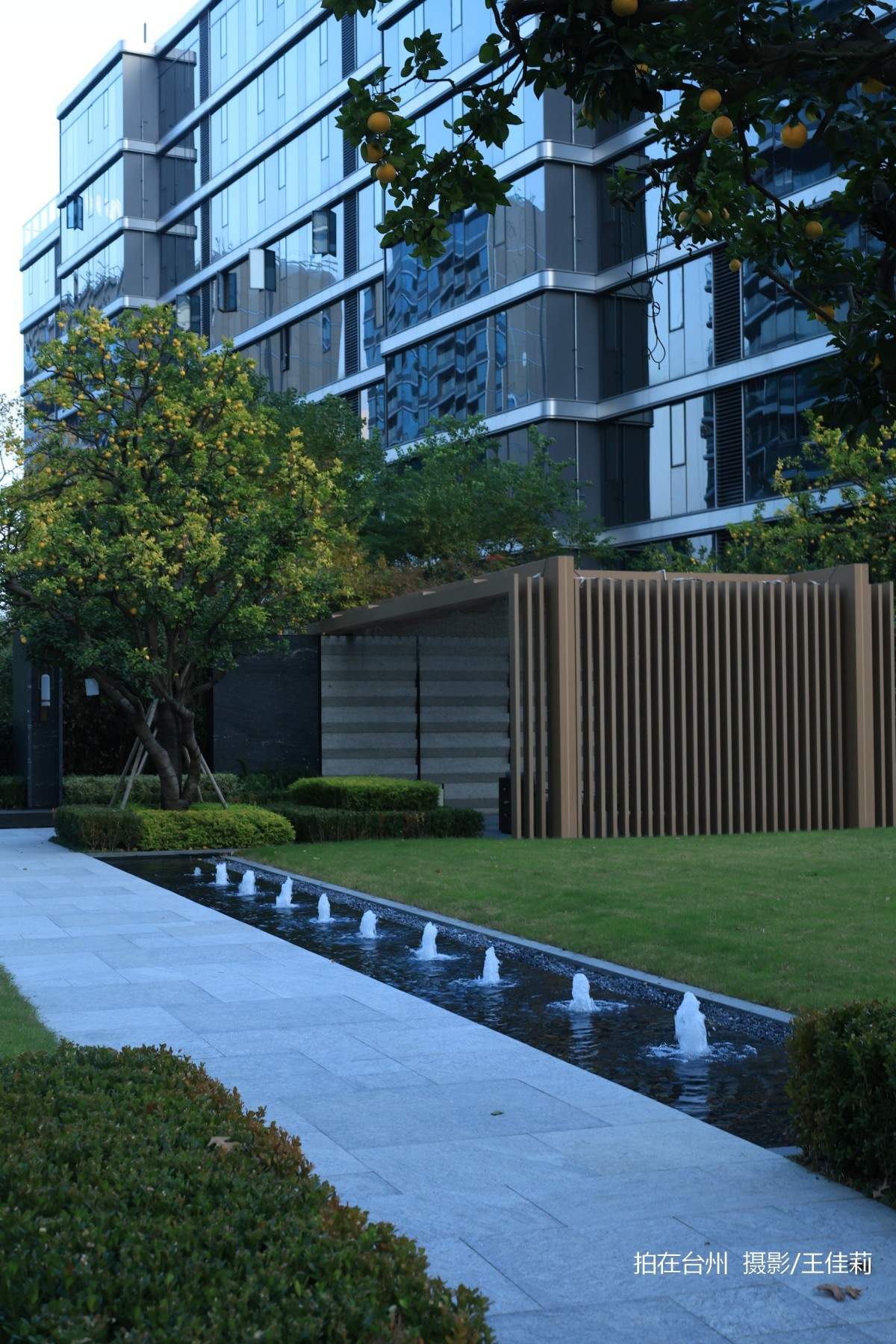 路桥四季辰院美学生活馆,集小区会所、游泳池、综合体办公楼于一体的美术空间(图10) 路桥四季辰院美学生活馆,集小区会所、游泳池、综合体办公楼于一体的美术空间(图10)