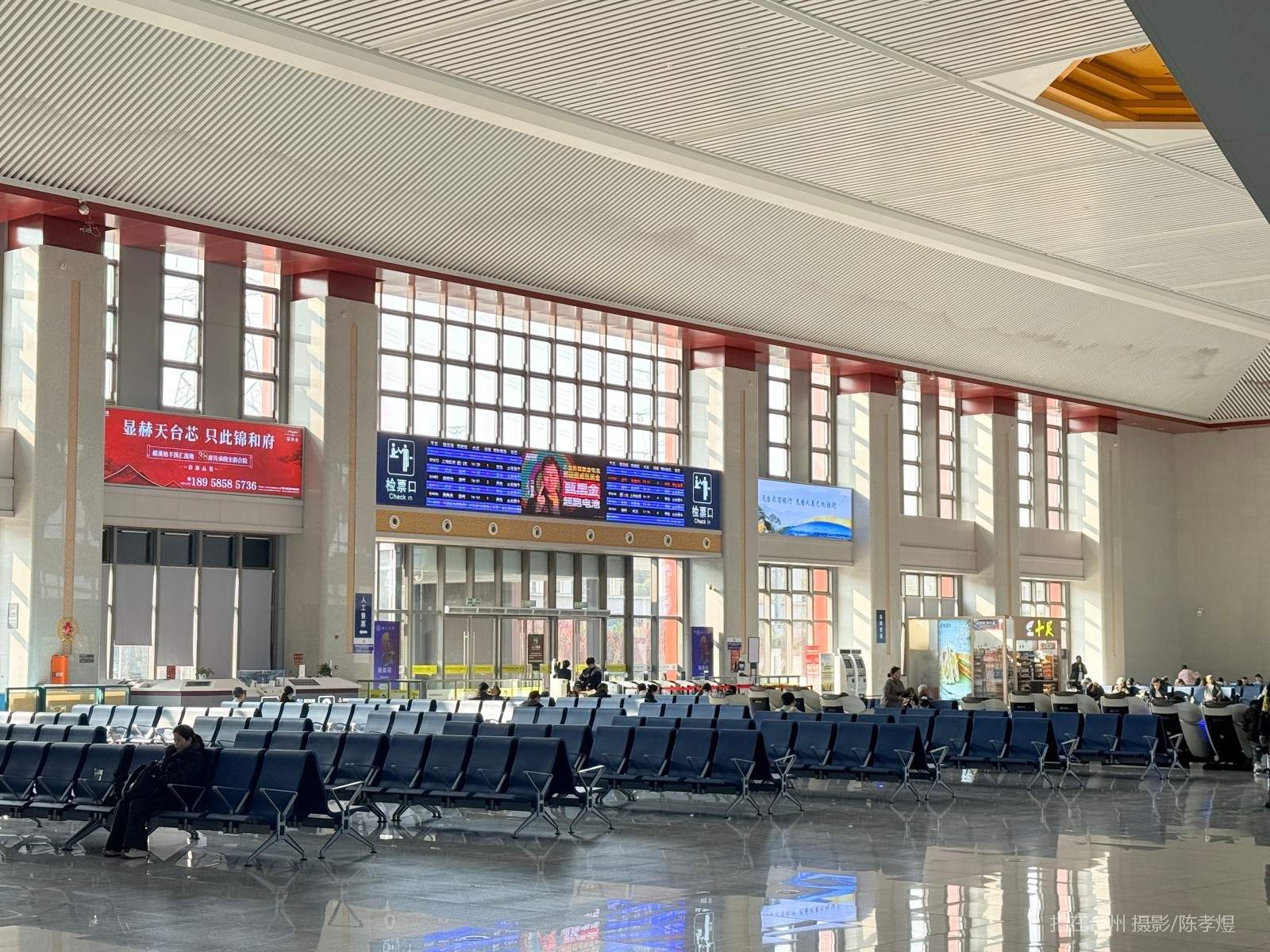 天台山高铁站(图1) 天台山高铁站(图1)